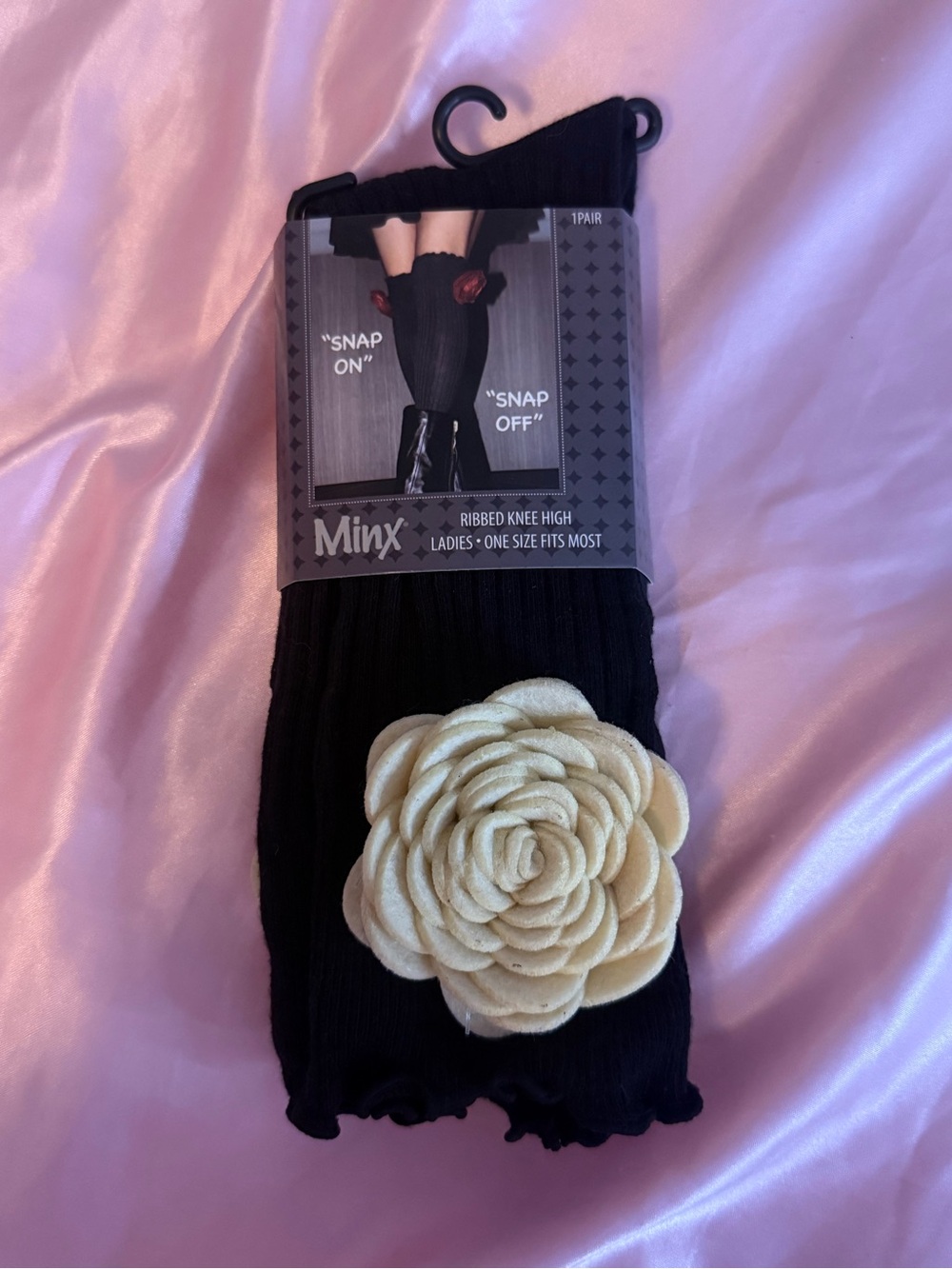 Ribbed Knee-High Socks with Removable Cream Flower